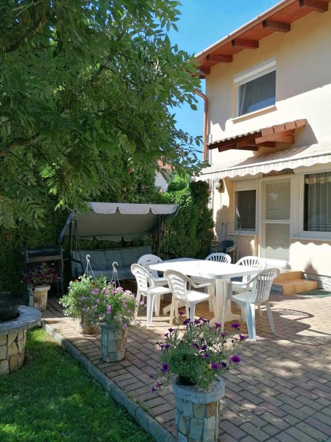 Вилла Rose Vip Apartman Хайдусобосло Экстерьер фото