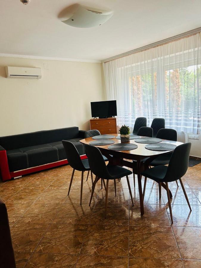 Вилла Rose Vip Apartman Хайдусобосло Экстерьер фото